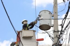 Pgase y Edeeste desmantelan conexión ilegal de empresa en Santo Domingo Este