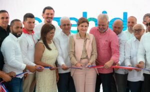 Vicepresidenta y senador entregan obras en Sánchez Ramírez
