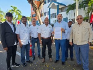 Corredor Núñez de Cáceres emplaza mediante acto de alguacil al Intrant; advierte sobre crisis